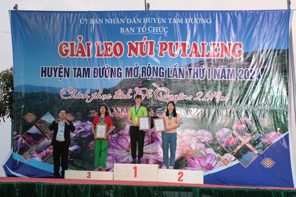 VĐV Phùng Thị Chín tại lễ trao giải